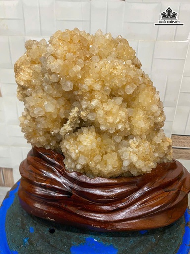 Tác Phẩm Thạch Anh Cao 25 Ngang 20 (cm) - 5,2kg