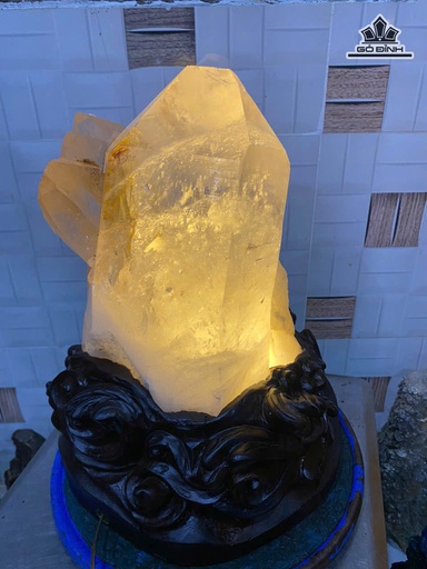 Tác Phẩm Thạch Anh Cao 32 (cm) - 10,5kg