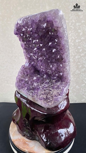 Khối Tinh Thể Thạch Anh Tím Đá 39 x 24 x 19cm -  Lên đế 55cm