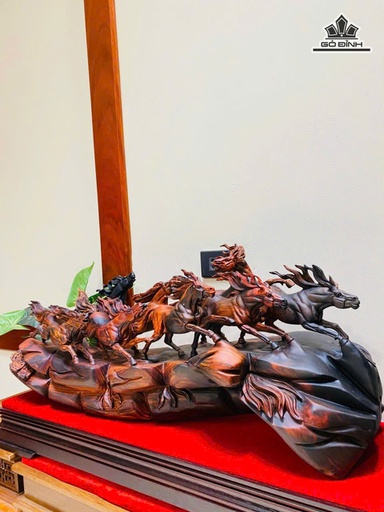 Tượng Bát Mã Gỗ Trắc Cao 32 Ngang 79 Sâu 24 (cm)