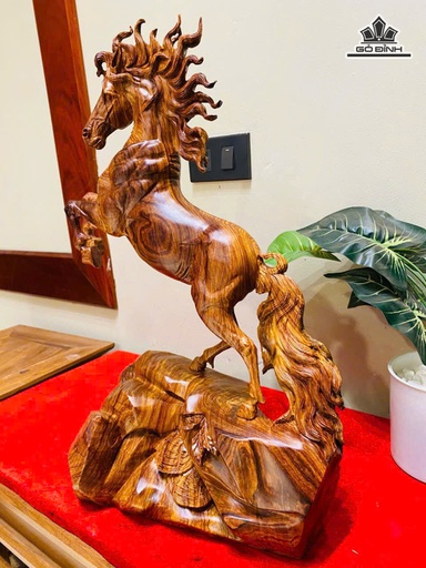 Tượng Ngựa Phong Thủy Gỗ Cẩm Cao 48 Ngang 34 Sâu 18 (cm)