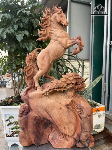 Tượng Ngựa Phong Thủy (Nhất Mã Phi Thiên) Gỗ Hương Cao 36 Ngang 14 Sâu 68 (cm)