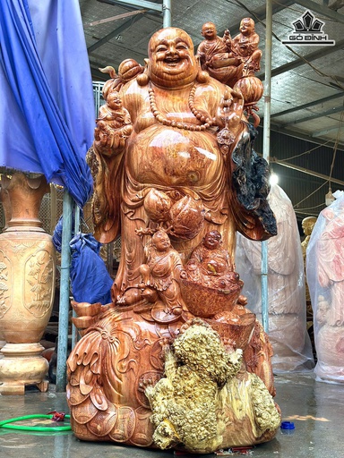 Tác Phẩm Di Lặc Ngũ Phúc Gỗ Nu Hương Cao 266 Ngang 120 Sâu 150 (cm)