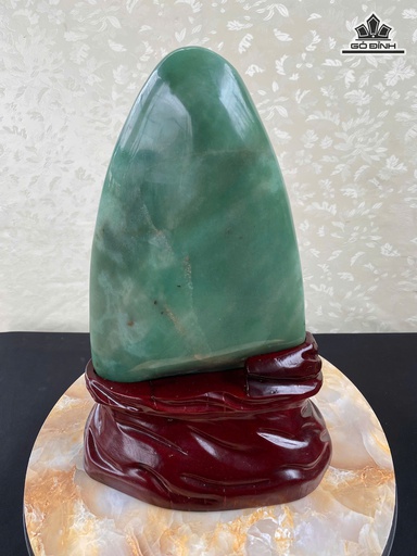 Núi Ngọc Đông Linh Aventurine Tự Nhiên 4,62kg - Đá 4,62kg - 28,6x18,5x8,5cm - Đế 1,96kg - Lên Đế Cao 36 (cm)