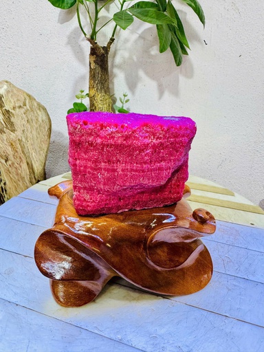 Tác Phẩm  Đá Hồng Ngọc (Ruby) Cao Cả Đế 17 Ngang 12 (cm) - 3kg