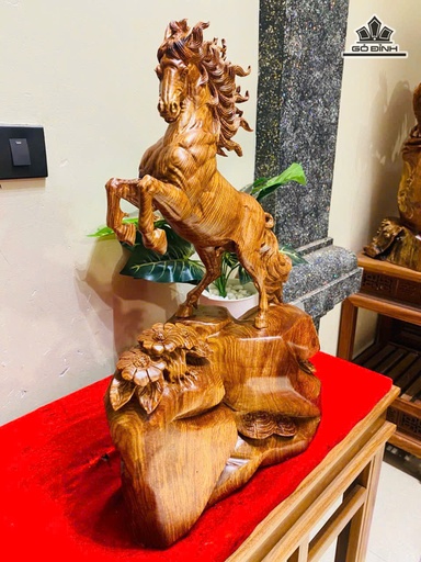 Tượng Ngựa Phong Thủy ( Nhất Mã Phi Thiên) Gỗ Cẩm Cao 50 Ngang 33 Sâu 15 (cm)