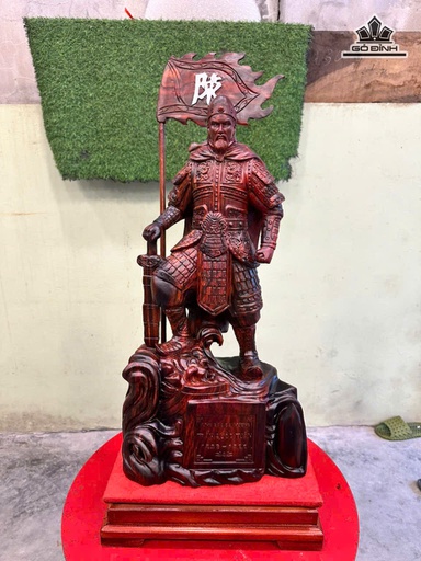 Tượng Trần Quốc Tuấn Gỗ Trắc Cao 58 Ngang 28 Sâu 17 (cm) - Cả Cờ Cao 63 - Cả Kỷ Cao 71 (cm)