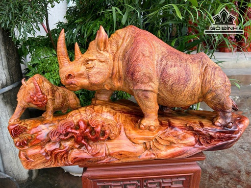 Tượng Tê Giác Gỗ Hương Cao 41 Ngang 81 Sâu 25 (cm)