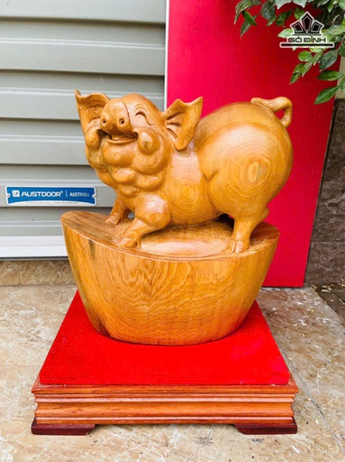 Tượng Heo Gỗ Ngọc Am Cao 31 Ngang 28 Sâu 15 (cm) - Cả Kỷ Cao 40 (cm)