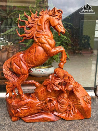 Tượng Ngựa Phong Thủy (Nhất Mã Phi Thiên) Gỗ Hương Cao 45 Ngang 36 Sâu 15 (cm)
