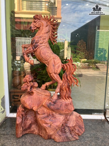 Tượng Ngựa Phong Thủy (Nhất Mã Phi Thiên) Gỗ Hương Cao 62 Ngang 38 Sâu 15 (cm)