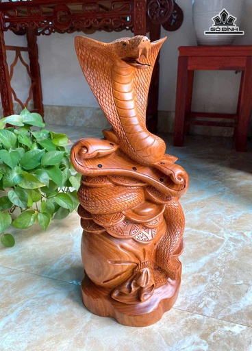 Tượng Rắn Phong Thủy Gỗ Ngọc Am Cao 50 Ngang 23 Sâu 20 (cm)