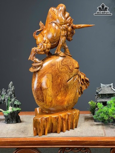 Tượng Bò Tót Gỗ Cẩm Cao 47 Ngang 27 Sâu 19 (cm)