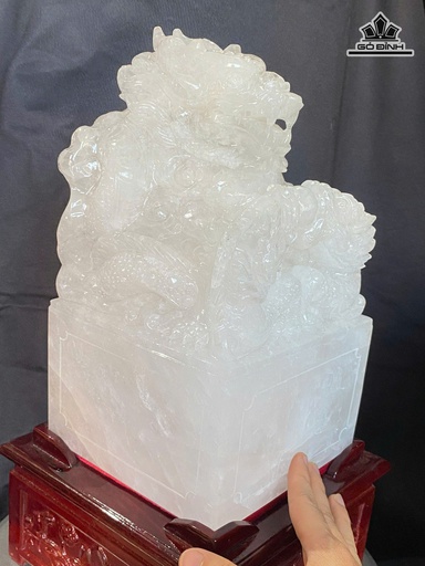 Ấn Rồng Thạch Anh Trắng 11,88kg Cao 28 - Vuông Đáy 15,5 (cm)